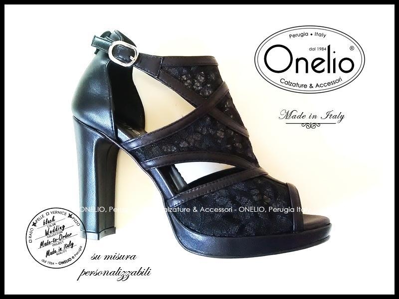 Sandalo con plateau in pizzo nero