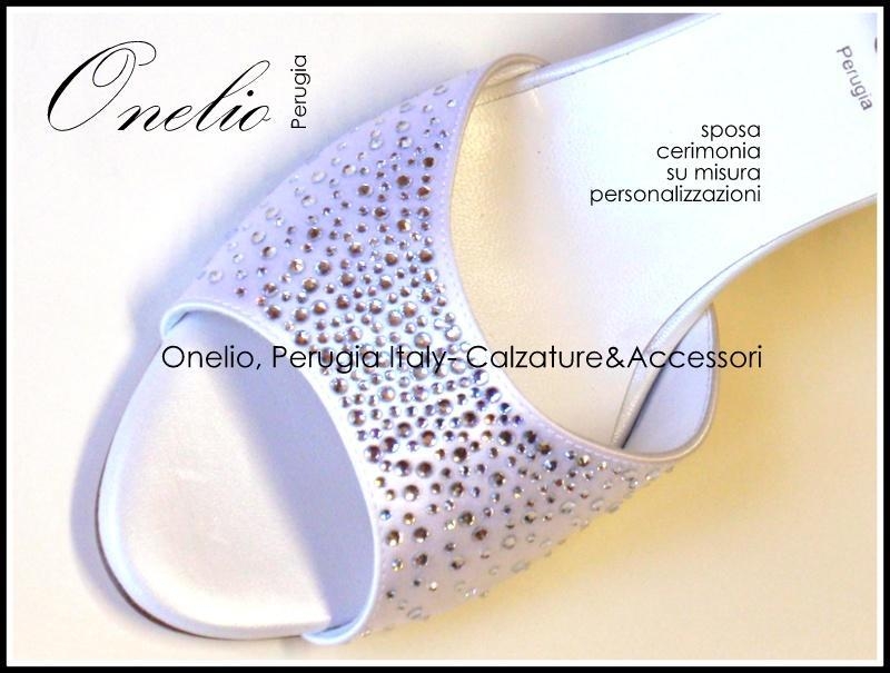 Sandalo con cinturino e strass