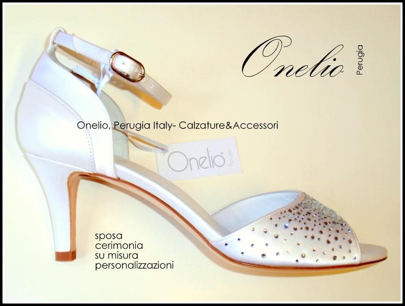 Sandalo con cinturino e strass