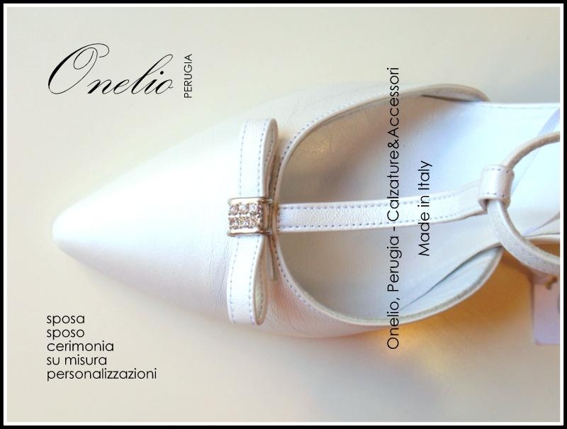 Scarpe Sposa e Donna. Spezzata a punta con cinturino a T tacco 7 cm in pelle bianco perlato Borseonelioperugia