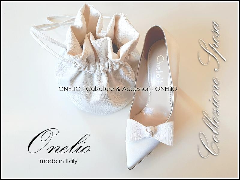 Badgley Mischka Fabia - Scarpe Décolleté Donna In Raso Morbido Bianco, Fodera In Pelle, Tacco Basso Con Fibbia, Taglia 40 EU