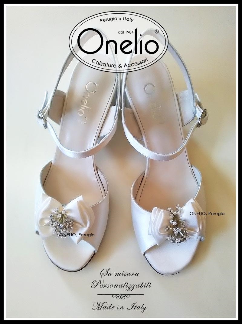 Scarpe Sposa Sandalo tacco largo 5 in raso bianco con accessorio Borseonelioperugia